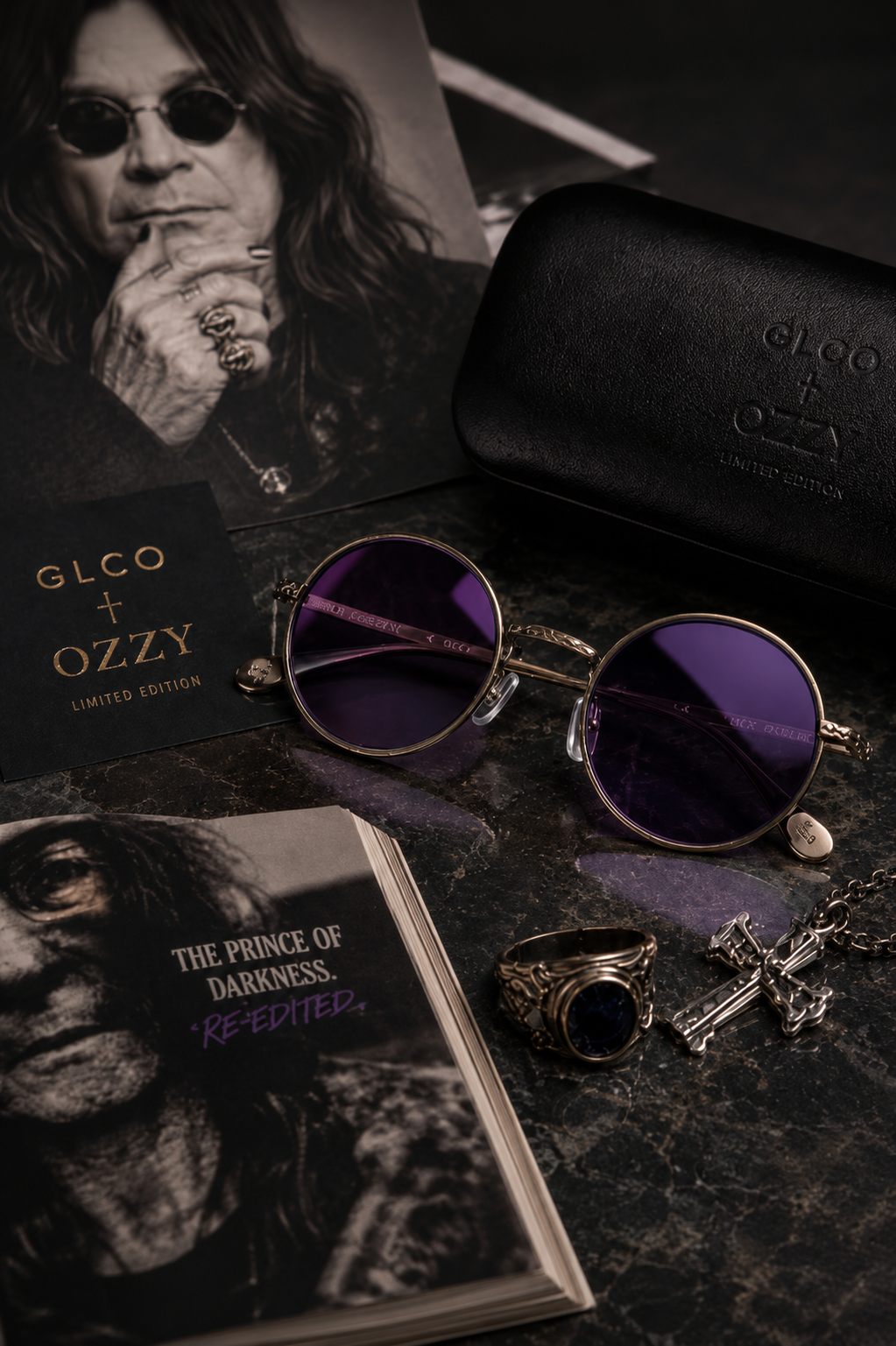 Limitierte Designer-Sonnenbrillen der GLCO x Ozzy Osbourne Collection von Garrett Leight in Schwarz, Silber und Gold bei Optik Bartholomä München