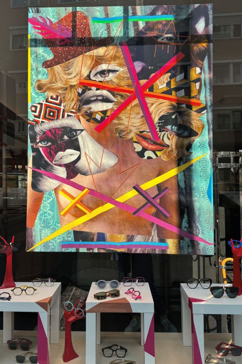 Norbert Schmitz Ausstellung bei Brillen Schneider – textile Clubkultur-Collagen und exklusive Designerbrillen in München Maxvorstadt