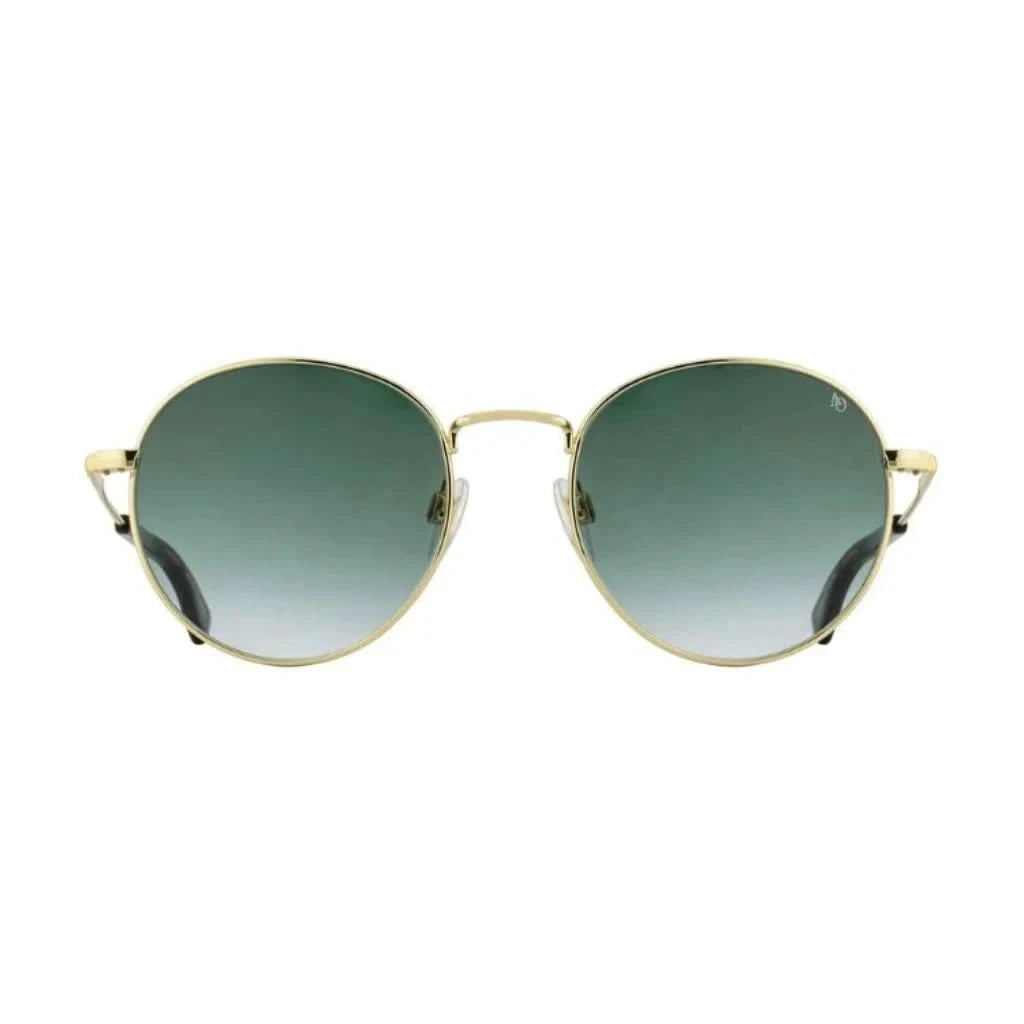 Die elegante AO 1002 in Gold Sonnenbrille von American Optical, zeitloses Design, erhältlich bei Brillen Schneider, Ihrem Optiker in München.