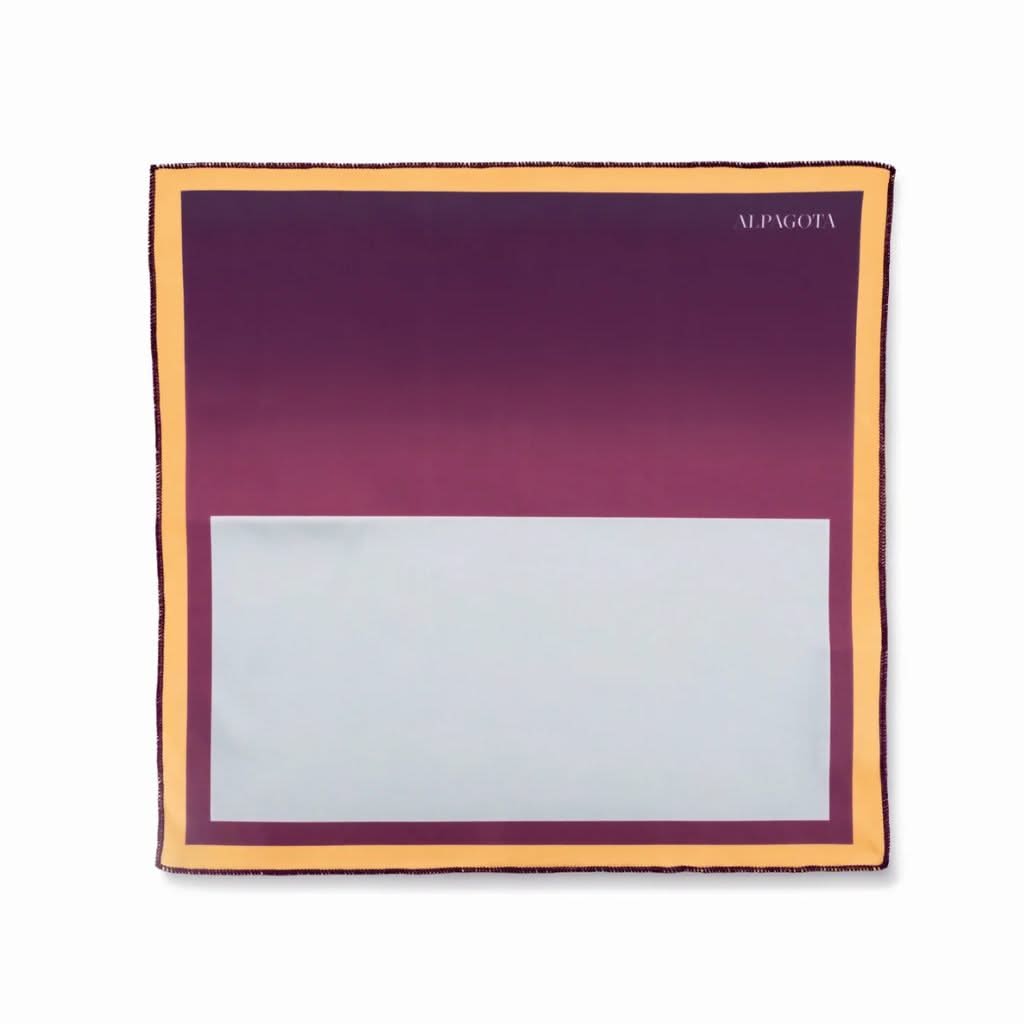 Alpagota Carré 3 – Premium Brillenputztuch aus Silk Tech Material, ideal als Geschenk bei Brillen Schneider in München