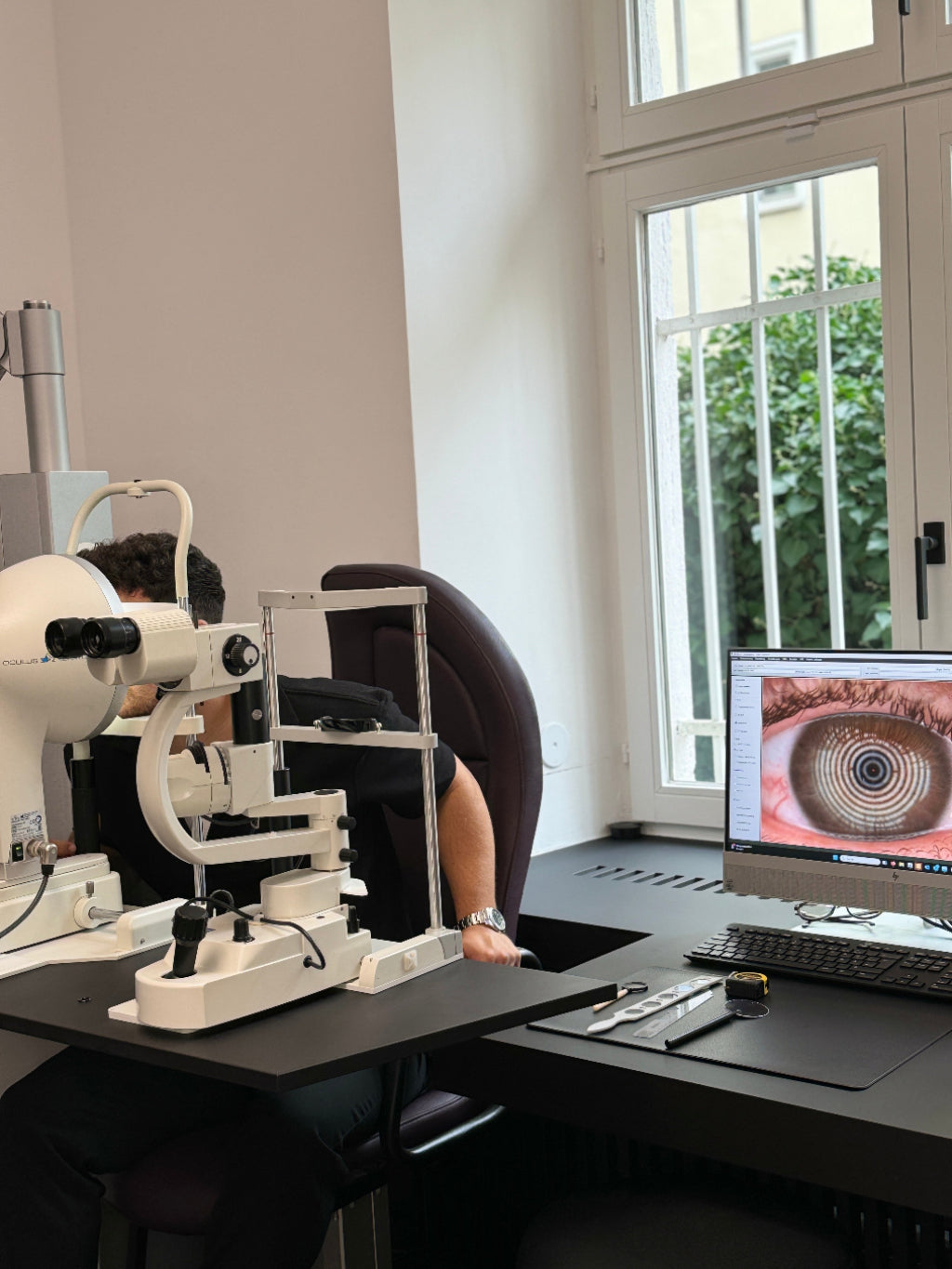 Binokularsehen mit modernster Technik bei Brillen Schneider in der Türkenstrasse 23 in München