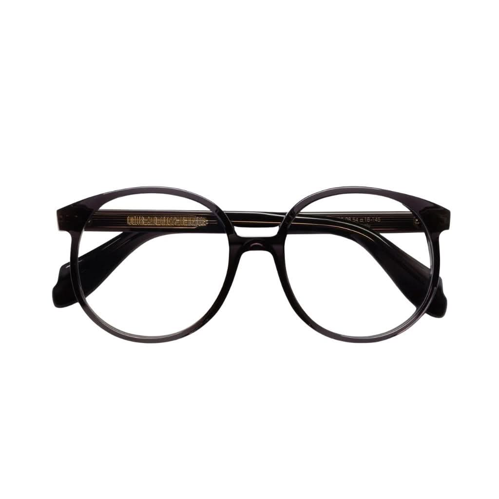 Detailaufnahme der Cutler and Gross 1395 Round Opticals Dark Grey mit goldfoliertem Logo – Brillen Schneider München.