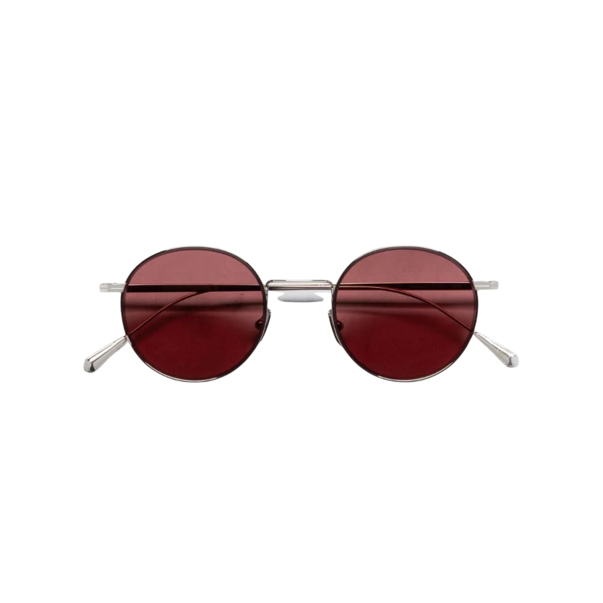 Detail der AUSN 0001 – präzise Swiss-Alloy-Fassung, rot-rosa Gläser, edles 18K Weißgold-Rhodium-Finish bei Brillen Schneider in München.