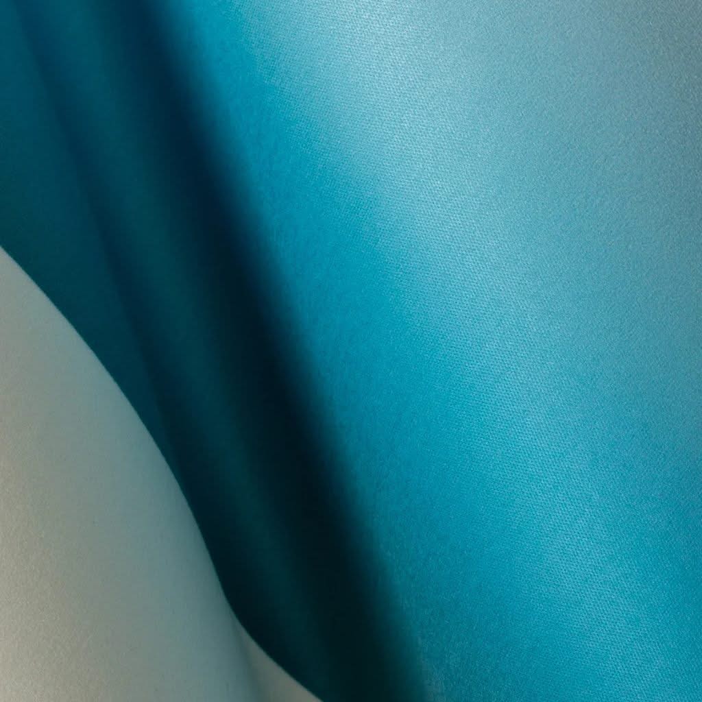 Detailaufnahme Alpagota Carré 2 – feine Struktur des Silk Tech Brillenputztuchs bei Brillen Schneider in München