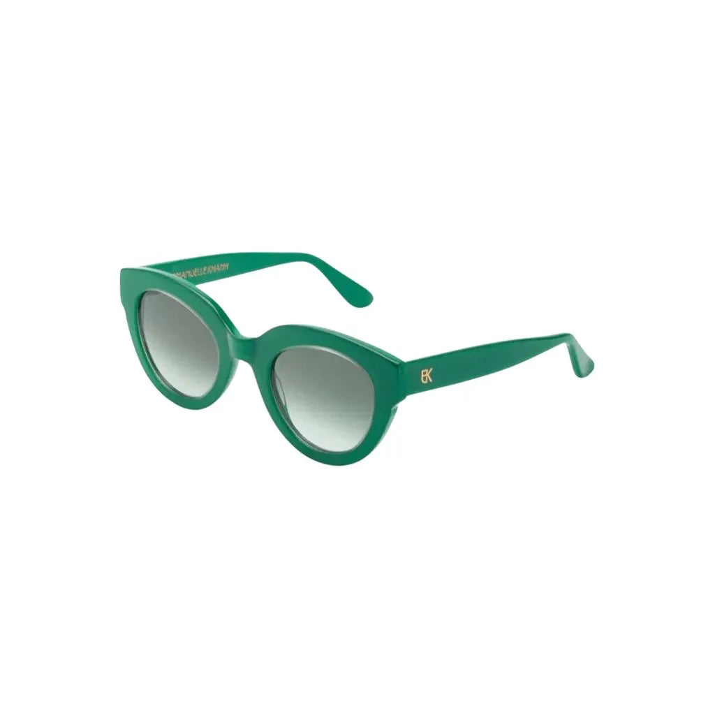 Detailaufnahme der Emmanuelle Khanh Sonnenbrille Modell 6065 in grün, die eine raffinierte Kombination aus Qualität und Mode bietet. Ein perfektes Beispiel für die kreative Designkunst von Emmanuelle Khanh.