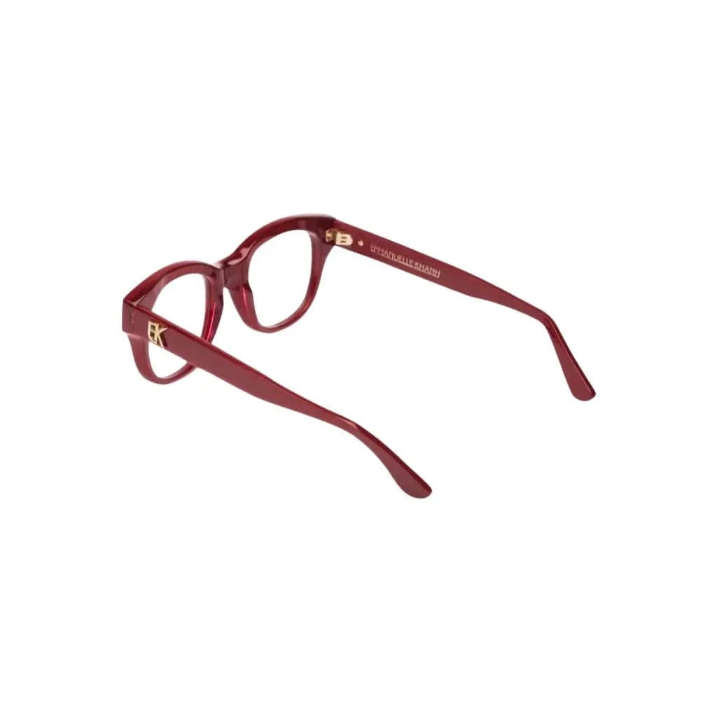 Emmanuelle Khanh Brille Amour X in Rot auf einem eleganten Hintergrund präsentiert. Entdecken Sie diese Designerbrille bei Brillen Schneider, Ihrem Optiker in München, für erstklassige Augenoptik