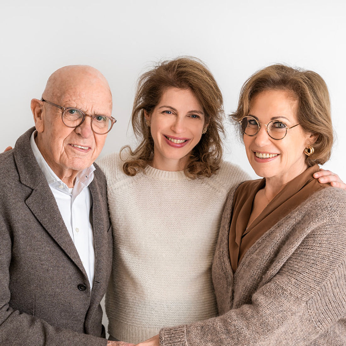 Über uns – Augenoptiker Brillen Schneider & Optik Bartholomä in München bieten maßgeschneiderte Lösungen für Ihre Sehbedürfnisse mit individueller Beratung und hochwertiger Handwerkskunst.