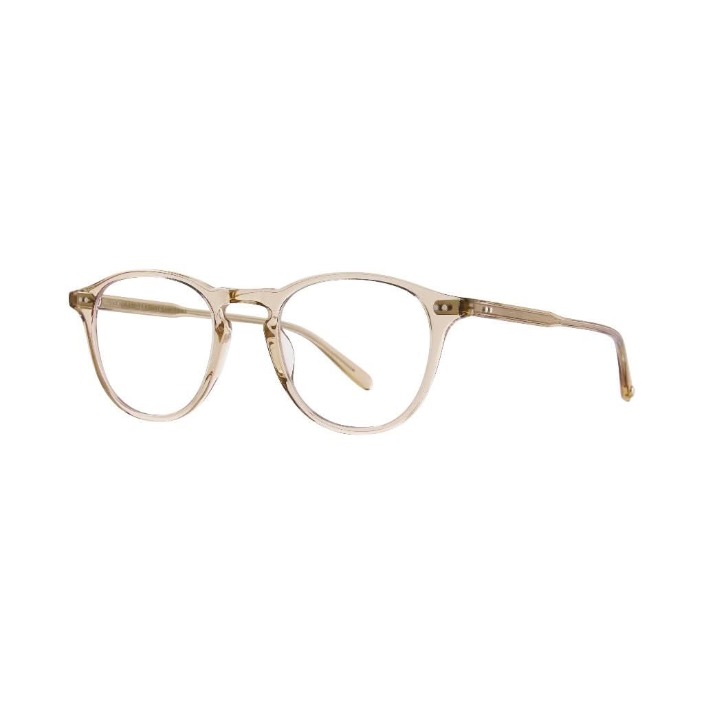 Detailansicht der Garrett Leight Brille, Modell Hampton X in der Farbe Brew, erhältlich bei Optik Bartholomä in München. Feine, transparente Verarbeitung in einem zarten Nude-Ton, der der Brille eine schlichte und zugleich edle Ausstrahlung verleiht.