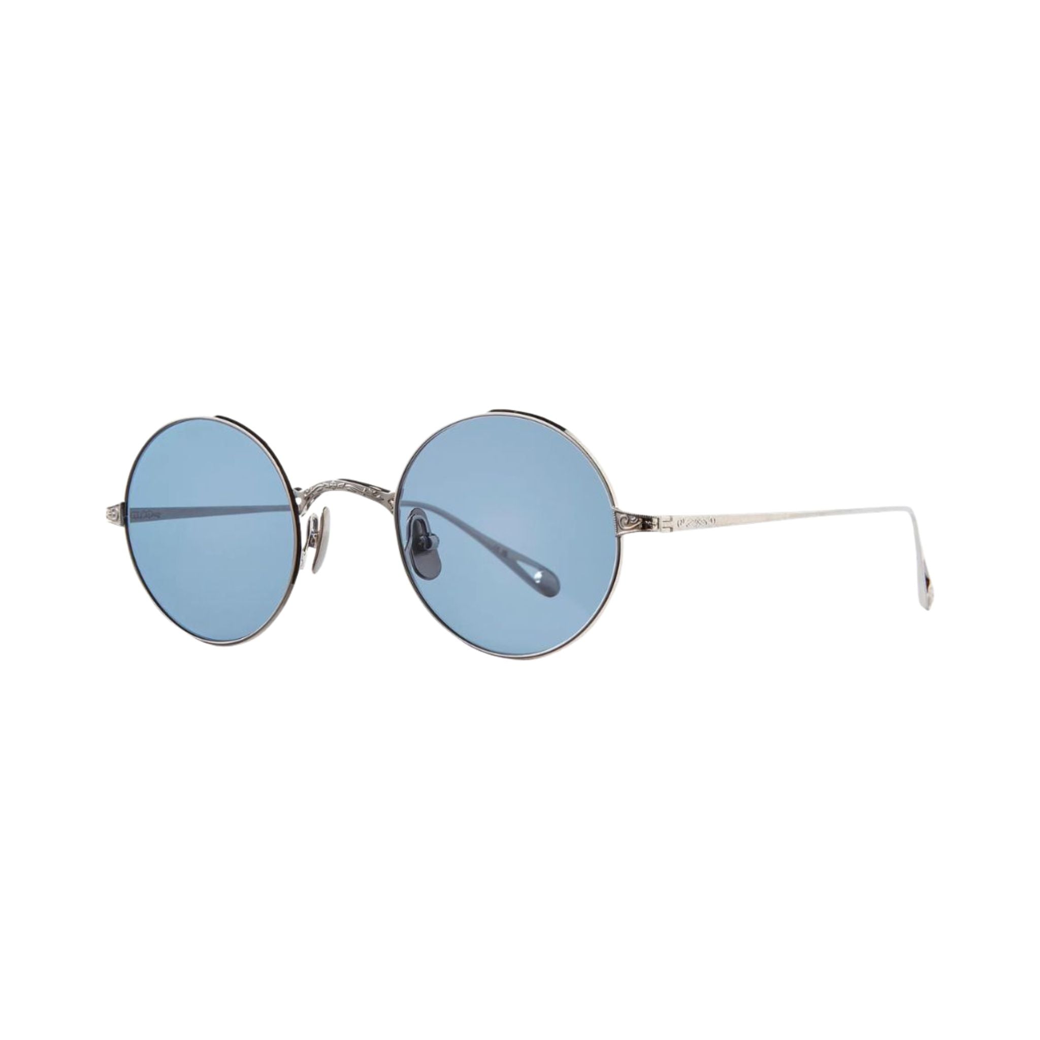 Detailaufnahme von limitierter Sonnnebrille GLCO x OZZY SUN aus Titan mit filigranen Details und Indigoblauen-Gläsern - Made in Japan exklusiv bei Optik Bartholomä München