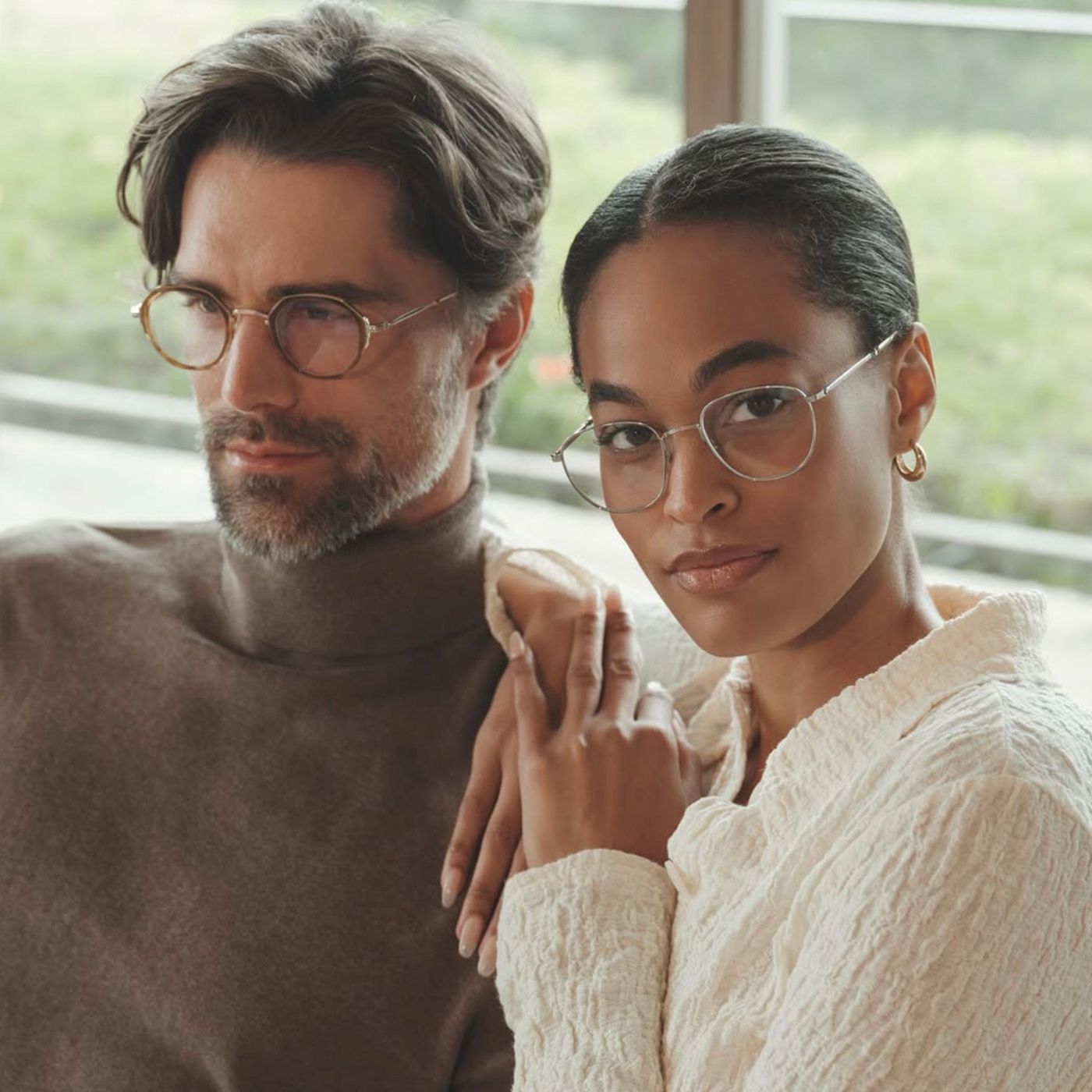 Moderne Gleitsichtbrille von Brillen Schneider & Optik Bartholomä in München-Maxvorstadt – scharfes Sehen in jeder Entfernung mit stilvollem Design.