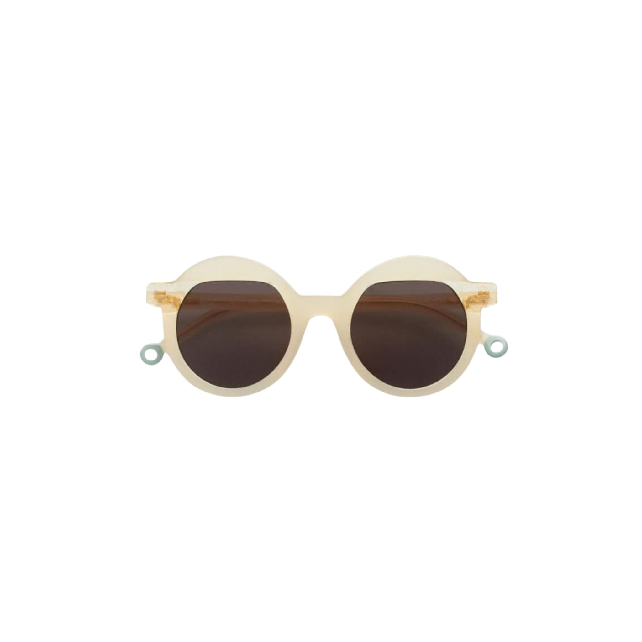 Vorderansicht der Kaleos Kids Kinder-Sonnenbrille Crewe Col. 2 in Beige mit Glitter-Beschichtung – exklusiv bei Brillen Schneider in München.