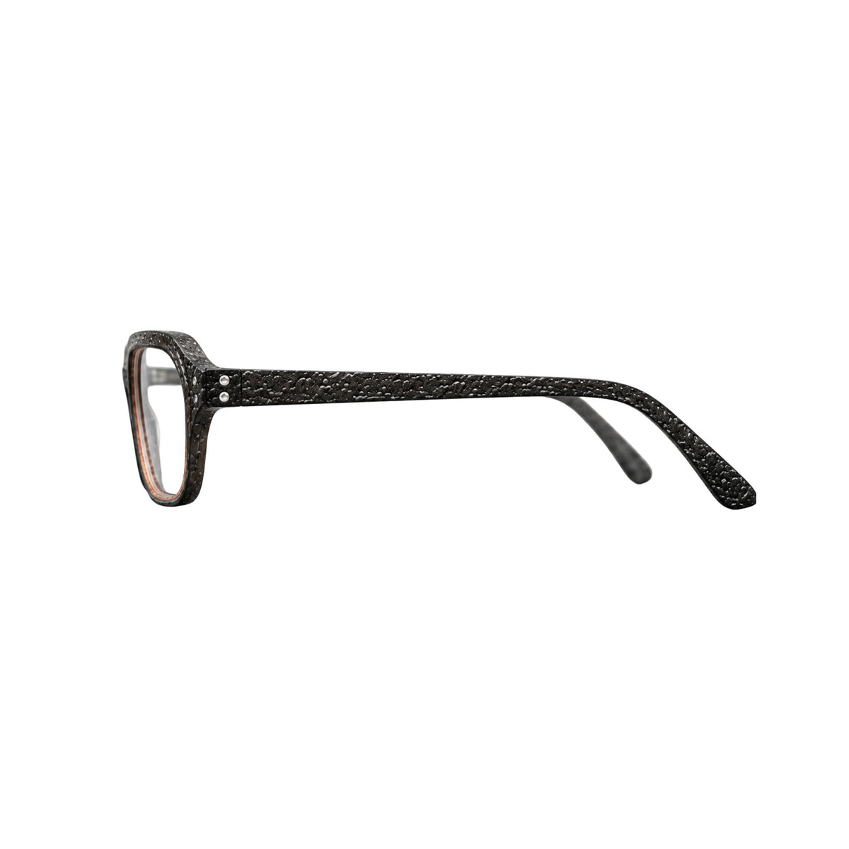LUCAS DE STAËL Zeppelin 19 Brille Seitenansicht strukturierte Designerfassung aus schwarzen Leder handgefertigt in Paris BRILLEN SCHNEIDER München