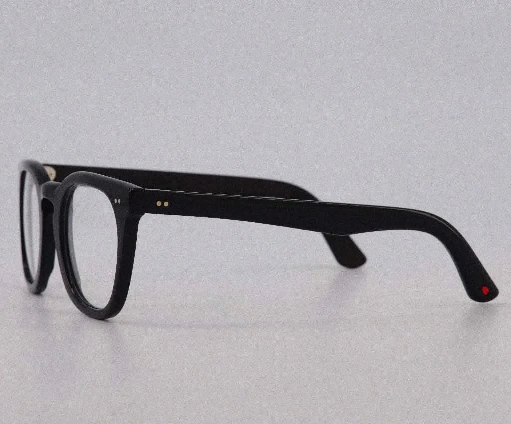 Lunettes Alf 22.13 Black – elegante schwarze Brille mit hochwertigem Gestell, erhältlich bei Brillen Schneider München. Ihr Augenoptiker für stilvolle Designs und besten Service.