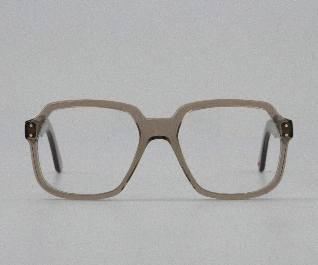 Alf Brille 24.23 Taupe – stilvolle taupefarbene Brille aus robustem Material, exklusiv bei Brillen Schneider München für anspruchsvolle Augenoptik.
