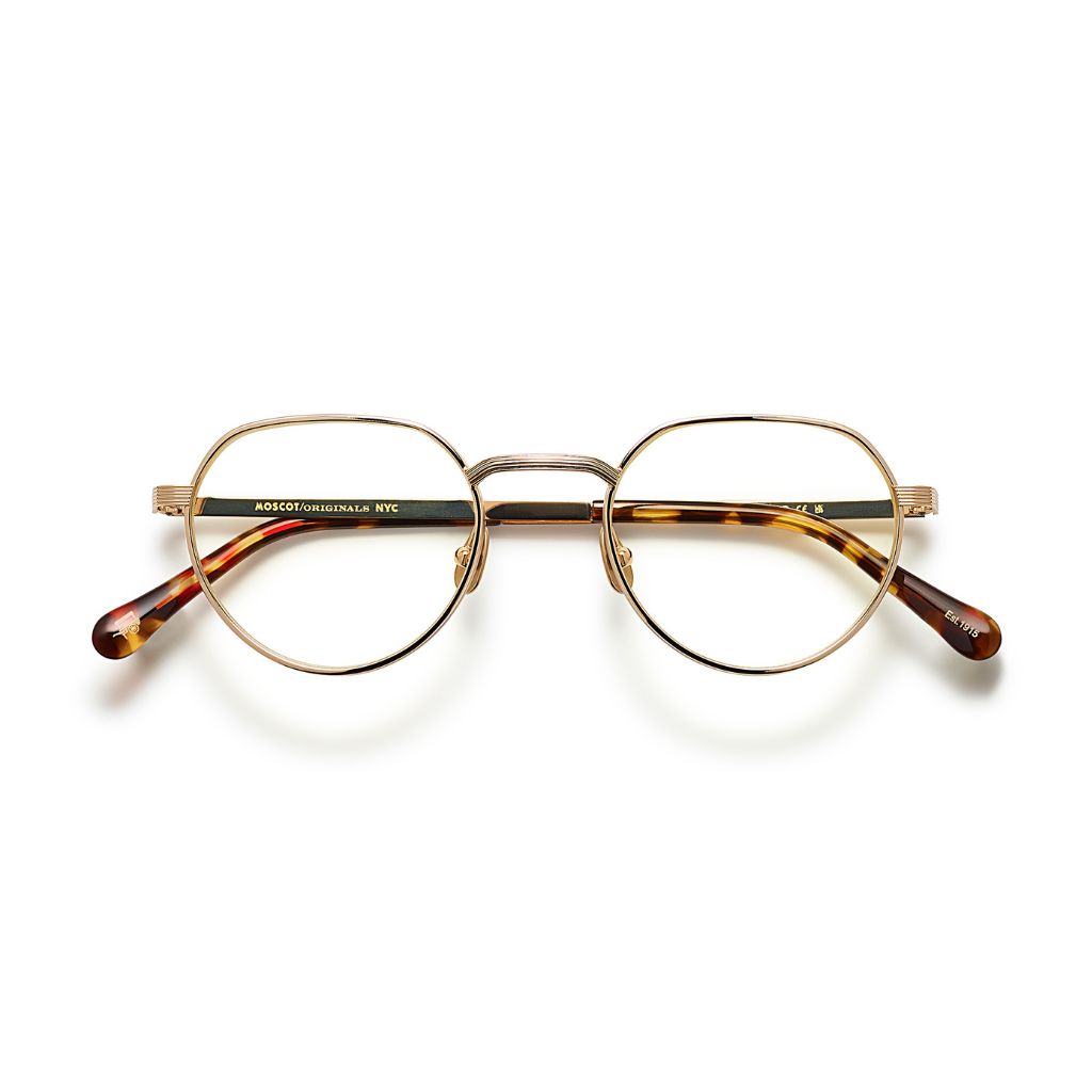 Die SMENDRIK Brille in Gold von Moscot, exklusiv erhältlich bei Optik Bartholomä in München. Elegantes Design mit hochwertigem Metallgestell für einen stilvollen Look.