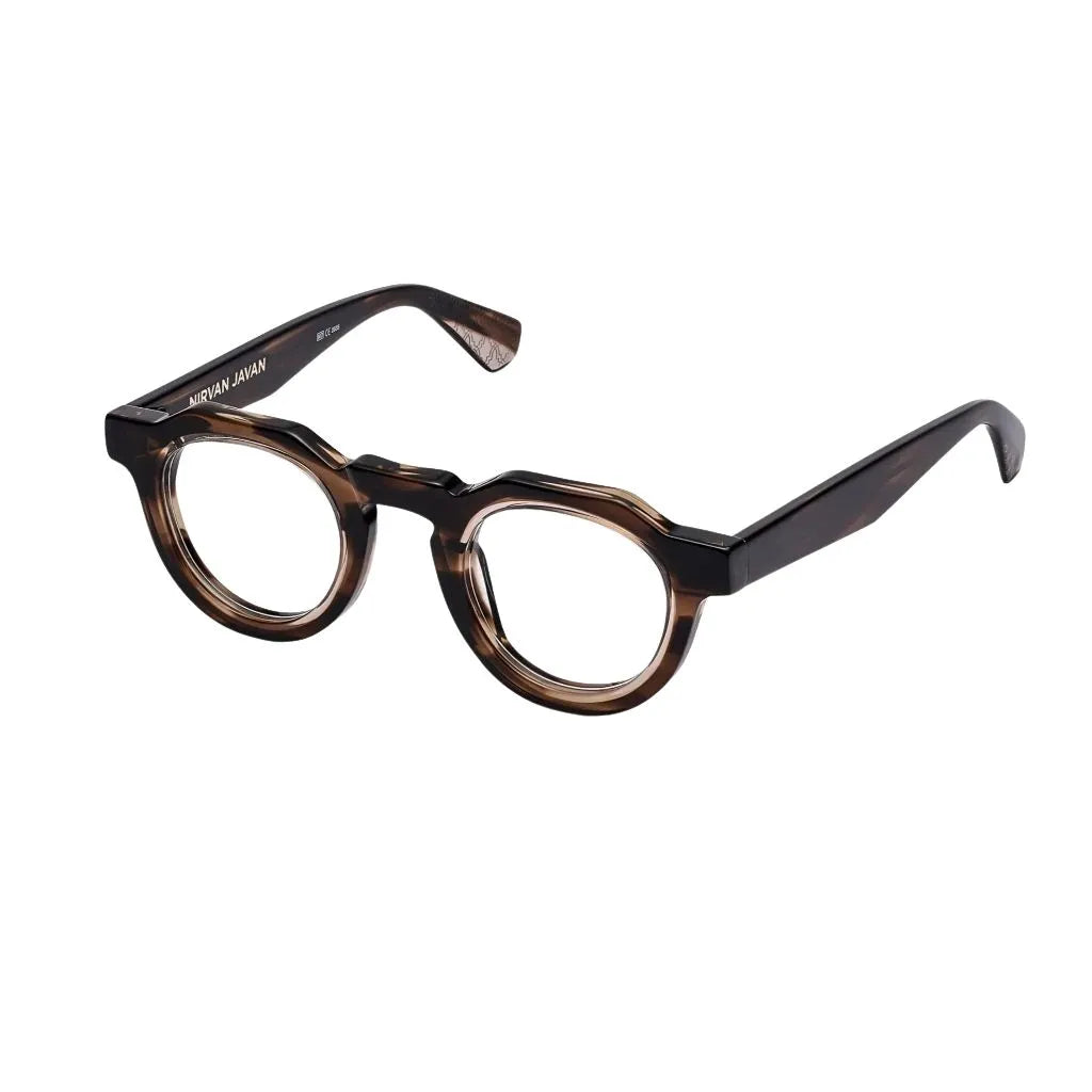 Detailaufnahme der Nirvan Javan Marrakech 05:04 Brille, die mit feinen Mustern und präziser japanischer Handwerkskunst ein elegantes Statement setzt. Jetzt bei Brillen Schneider, Ihrem Augenoptiker in München erhältlich.