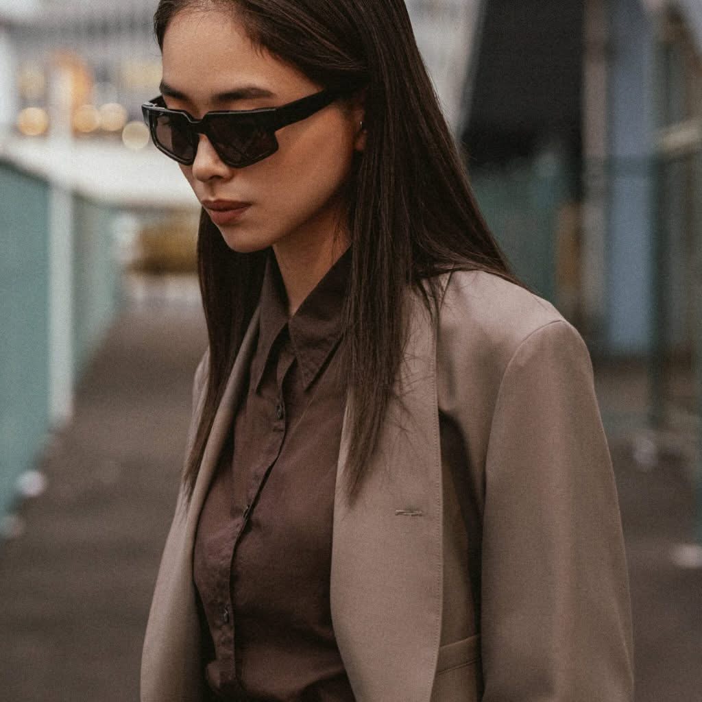 Moodbild für die Sonnenbrille Nirvan Javan Shades of Toronto 10:02:01 jetzt bei Brillen Schneider in München entdecken und besten Service genießen.