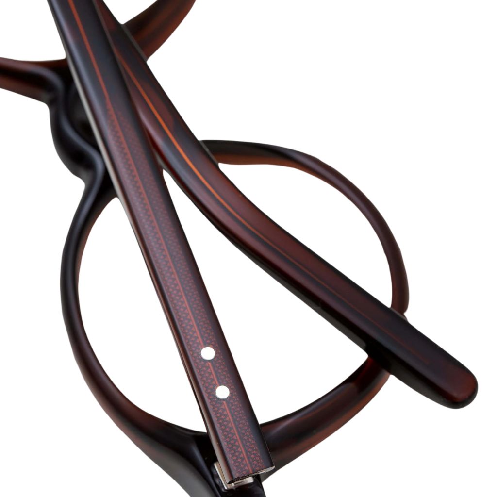 Detail Brille YVONNE in Dark Brown – Oscar Magnuson bei Brillen Schneider München