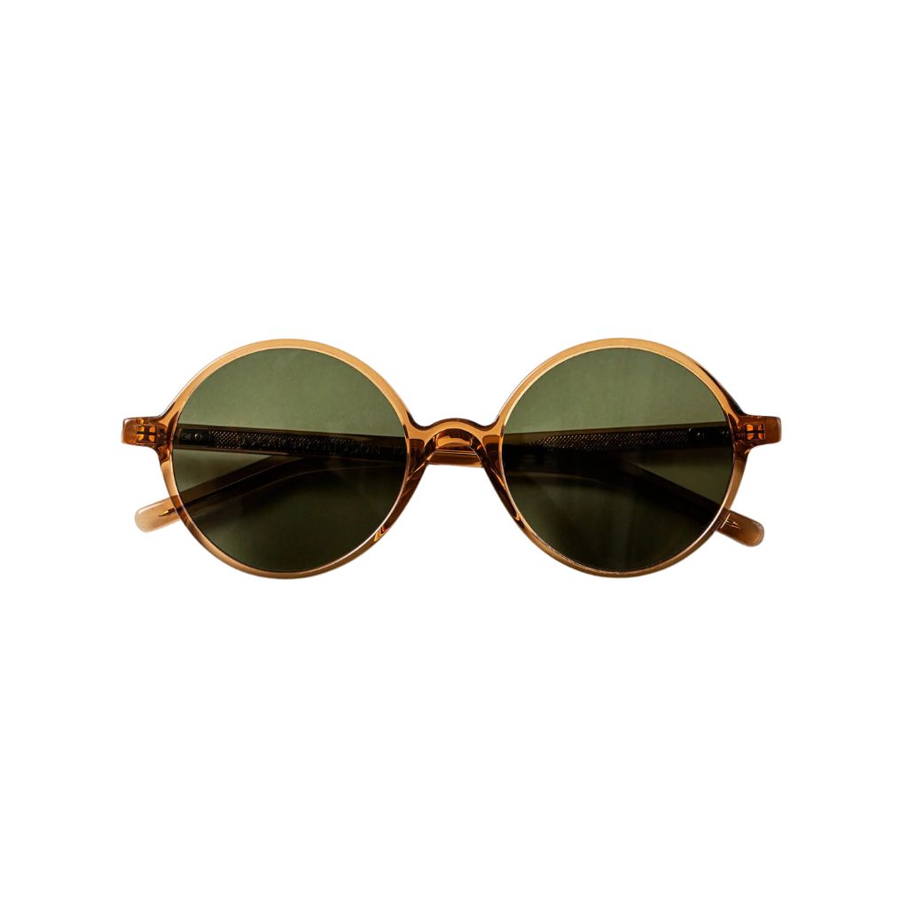 Limitierte IRIS SUN Sonnenbrille von Oscar Magnuson in Crystal Caramel – elegante Panto-Form mit goldplattierten Details. Erhältlich bei Brillen Schneider in München