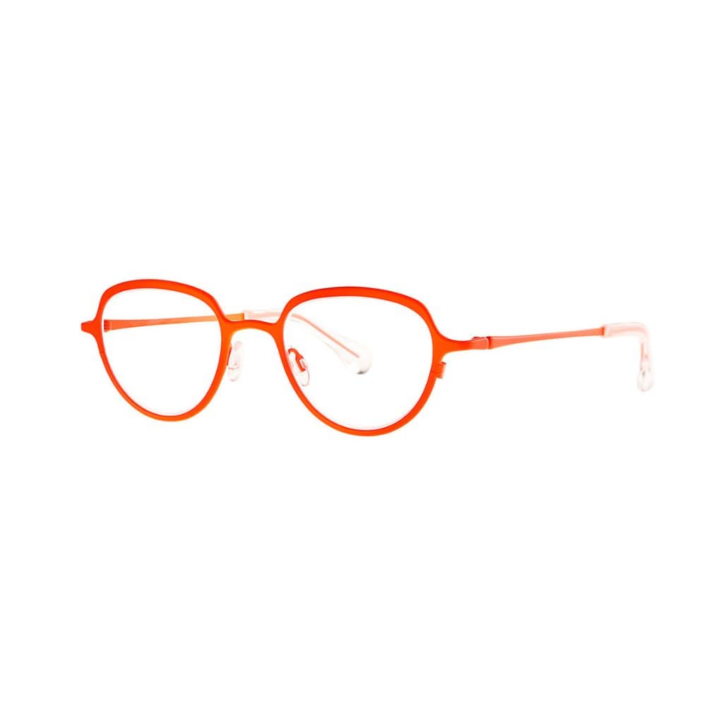Die Brille CESIUM 3005 in Neon-Orangerot mit markanter Titanfassung von THEO EYEWEAR, abgebildet vor einem neutralen Hintergrund – erhältlich bei BRILLEN SCHNEIDER in München.