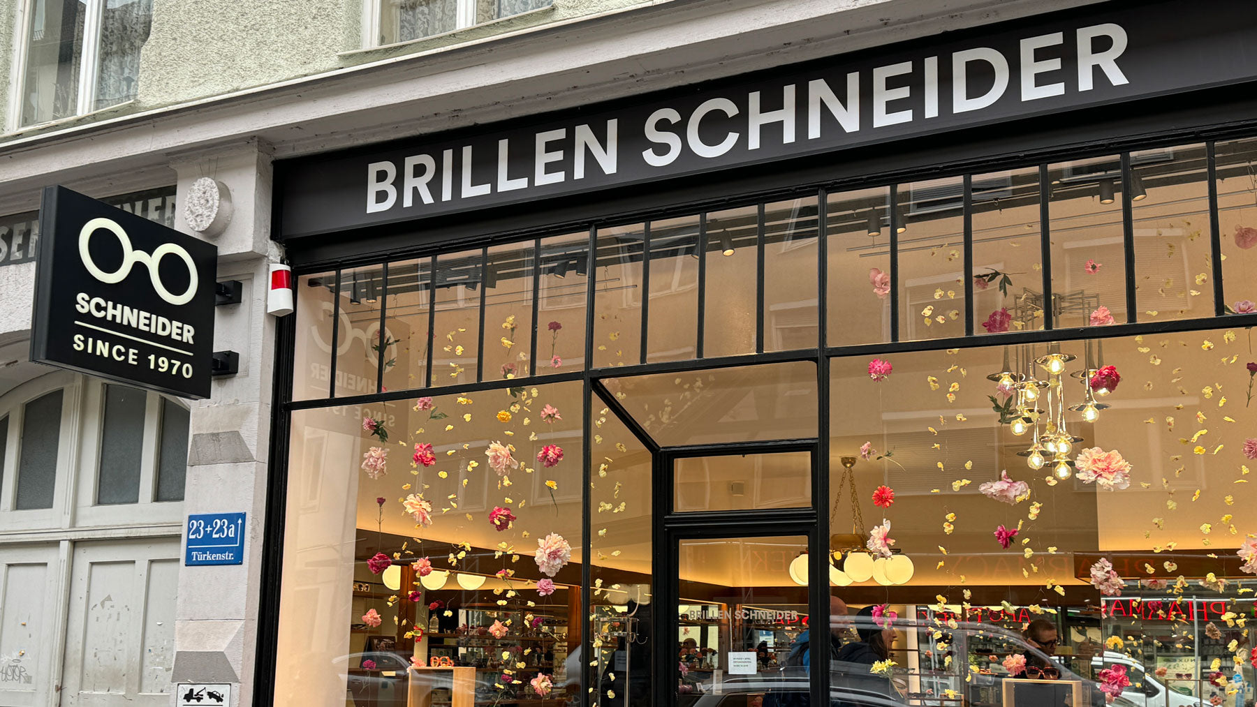Ihr Augenoptiker mit exklusiven Designer- und Nischenmarken BRILLEN SCHNEDIER in München