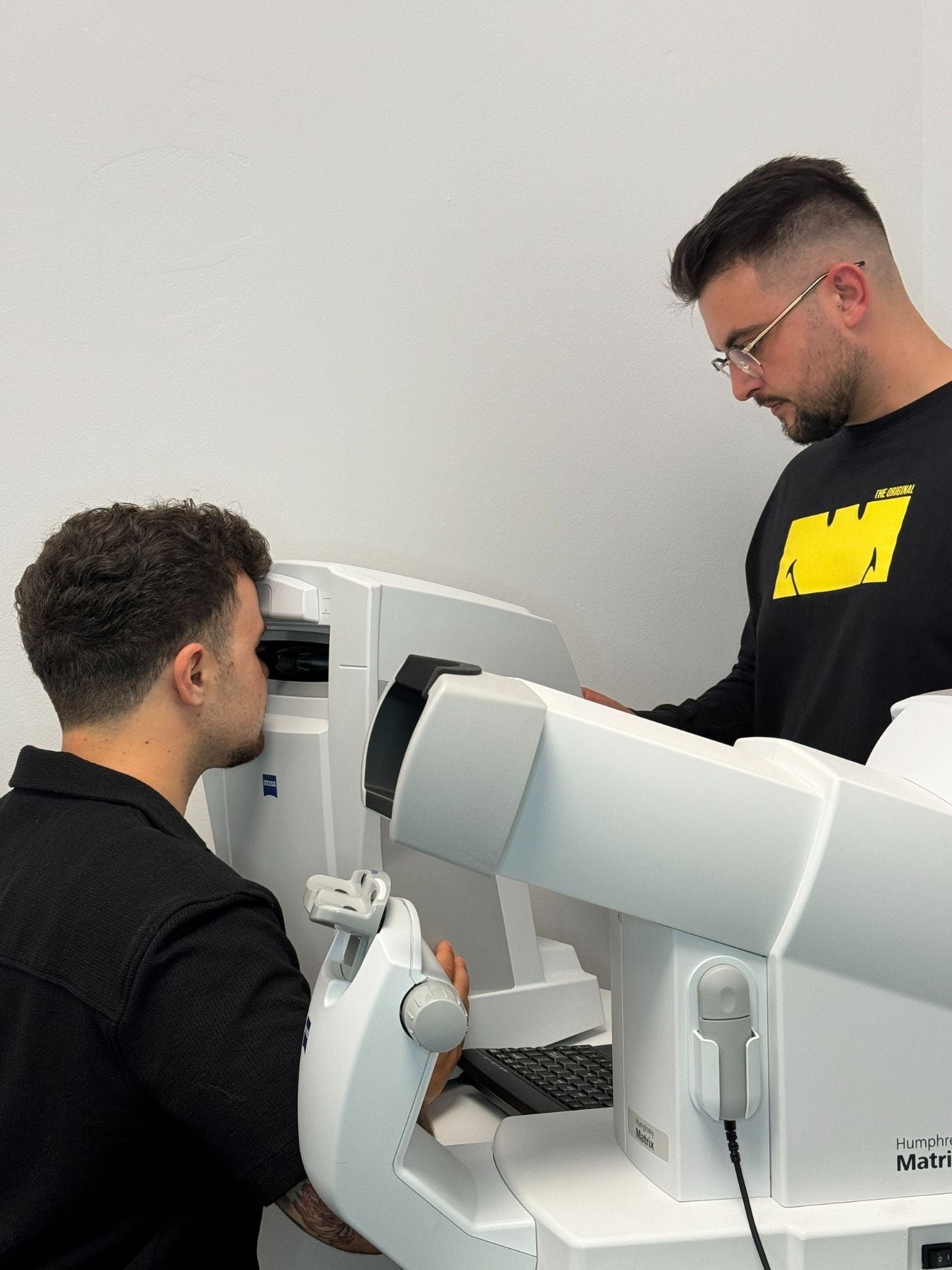 Optometrische Sehanalyse bei Brillen Schneider in München - Ihr Optiker für moderne Optometrie mit Stil