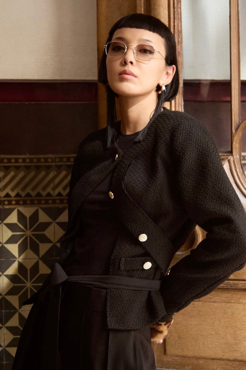 Peter and May Brille an einem Model – Designerbrillen bei Optik Bartholomä München