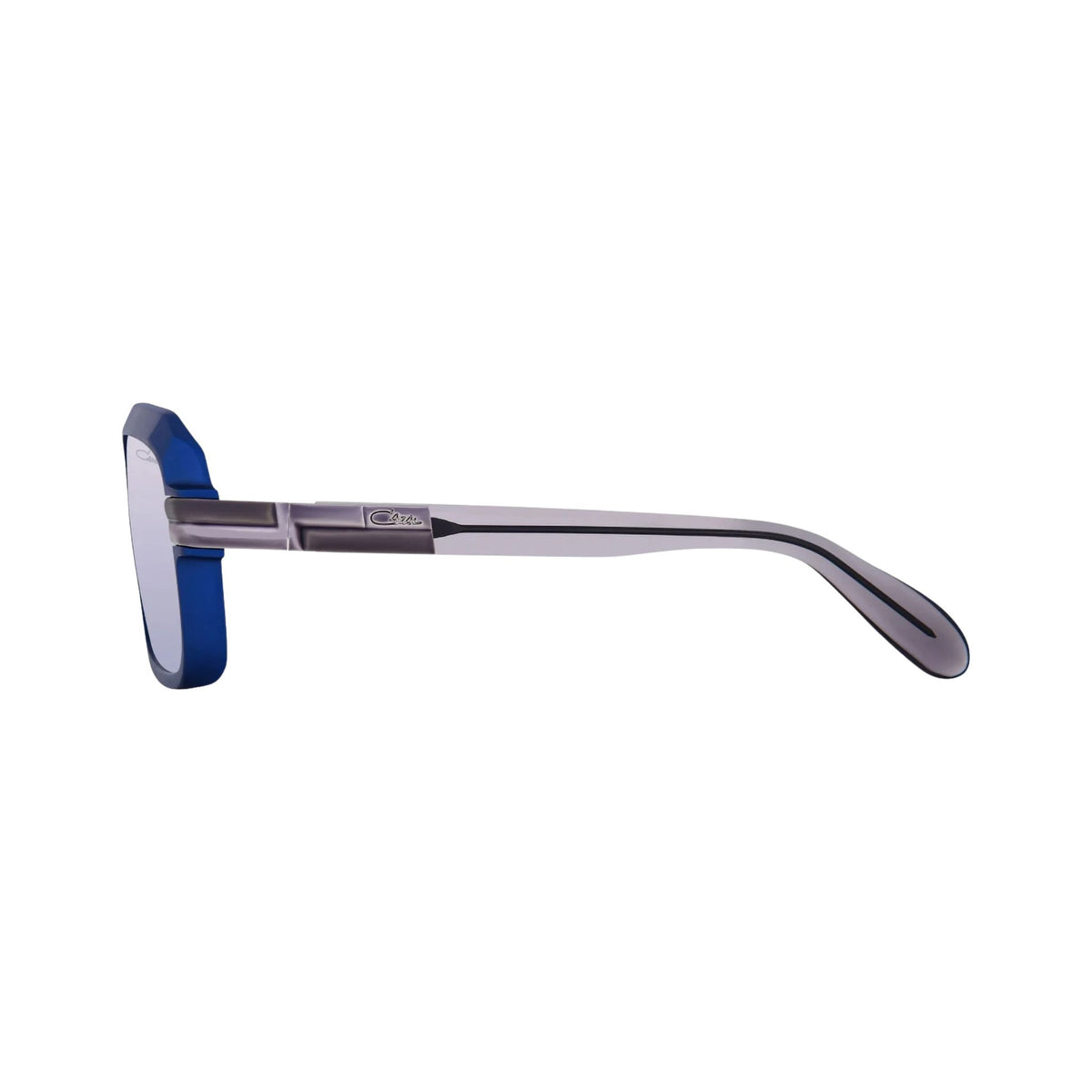CAZAL 607/3 803 Sonnenbrille mit blauem Fassungsrand, markantem Metallelement mit CAZAL-Logo und transparent grauviolettem Bügel – BRILLEN SCHNEIDER München