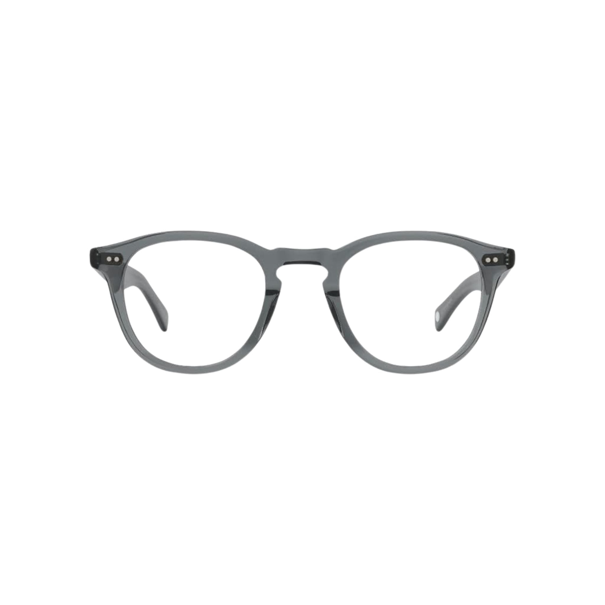 Garrett Leight Brille, Modell Hampton X in der Farbe Sea Grey, erhältlich bei Optik Bartholomä in München. Hochwertige Verarbeitung und dezente Akzente, die den eleganten Look des Sea Grey Rahmens betonen.