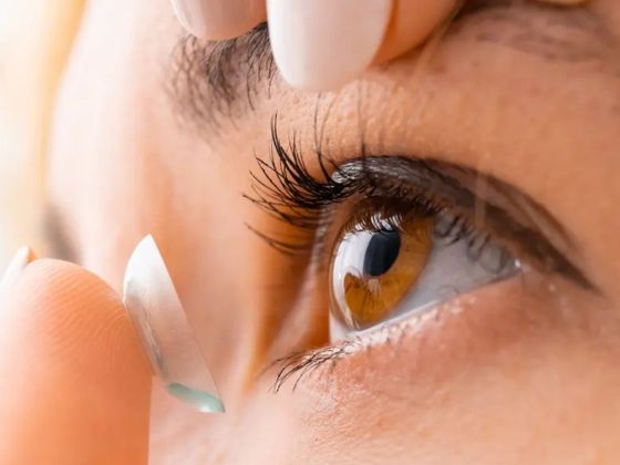 Kontaktlinsenanpassung und Beratung bei Brillen Schneider & Optik Bartholomä in München erleben