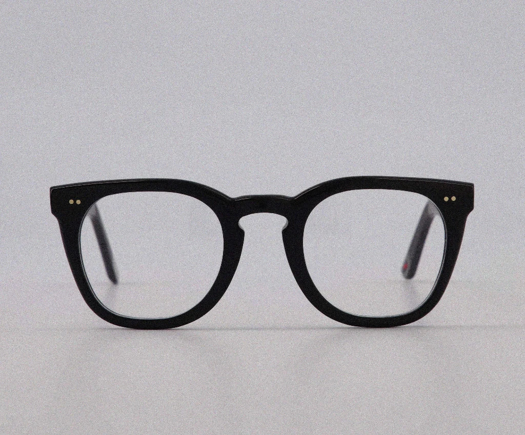 Lunettes Alf 22.13 Black – moderne schwarze Brille von Alf, erhältlich bei Brillen Schneider München. Ihr Augenoptiker für hochwertige Brillen und individuelle Beratung.