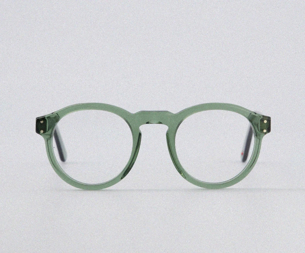 Lunettes Alf 23.22 Green – stilvolle grüne Brille mit modernem Design, erhältlich bei Brillen Schneider München. Ihr Augenoptiker für hochwertige Marken und besten Service.