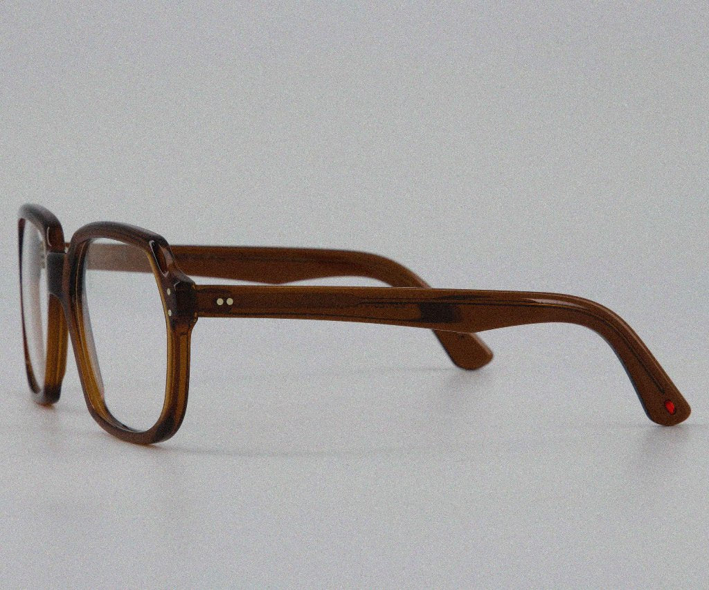 Lunettes Alf 24.23 Brown – moderne braune Brille von Alf, erhältlich bei Brillen Schneider München. Ihr Augenoptiker für exklusive Designs und individuelle Beratung.