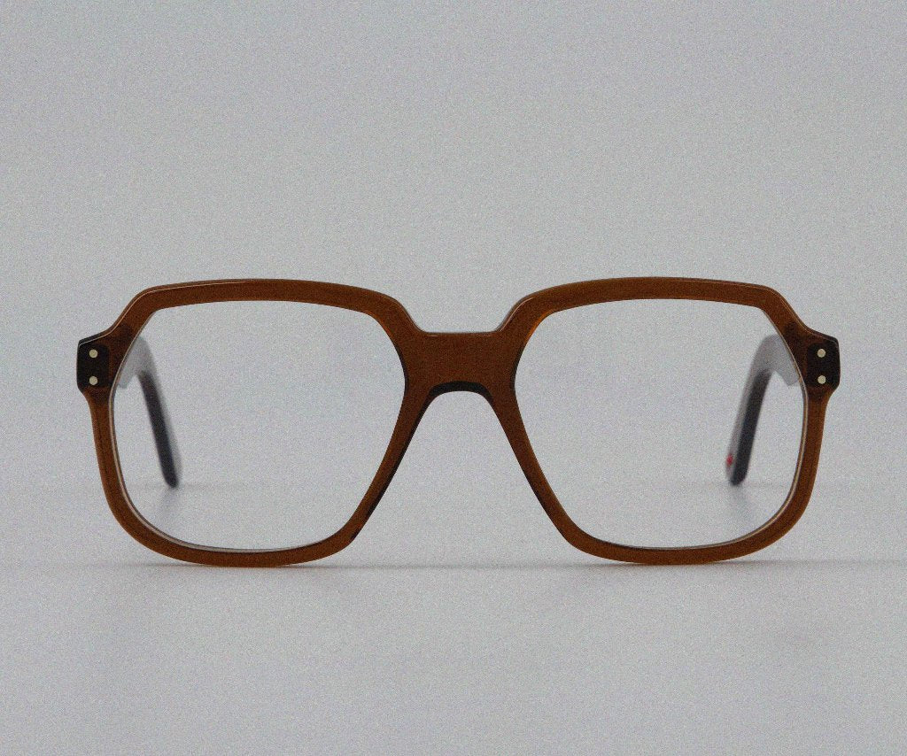 Lunettes Alf 24.23 Brown – elegante braune Brille mit modernem Design, erhältlich bei Brillen Schneider München. Ihr Augenoptiker für hochwertige Marken und besten Service.