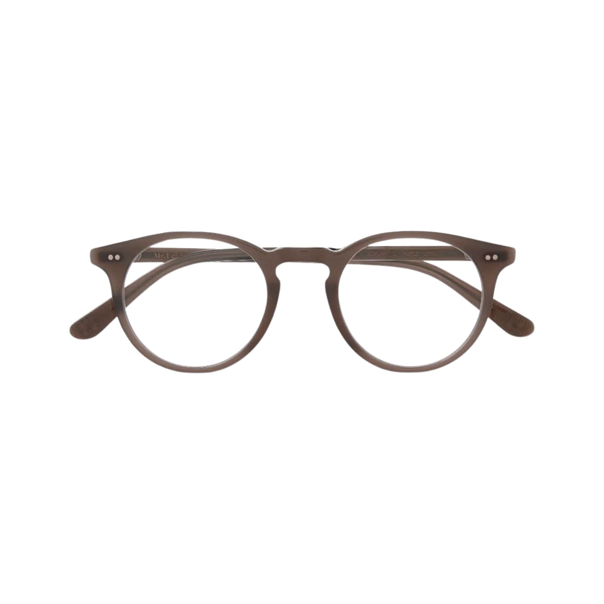 Mr. Leight Luckman C Truffle Pewter Designerbrille getragen von einer stilvollen Person – modernes Design für einen eleganten, zeitlosen Look, verfügbar bei Brillen Schneider, Ihrem Optiker in München