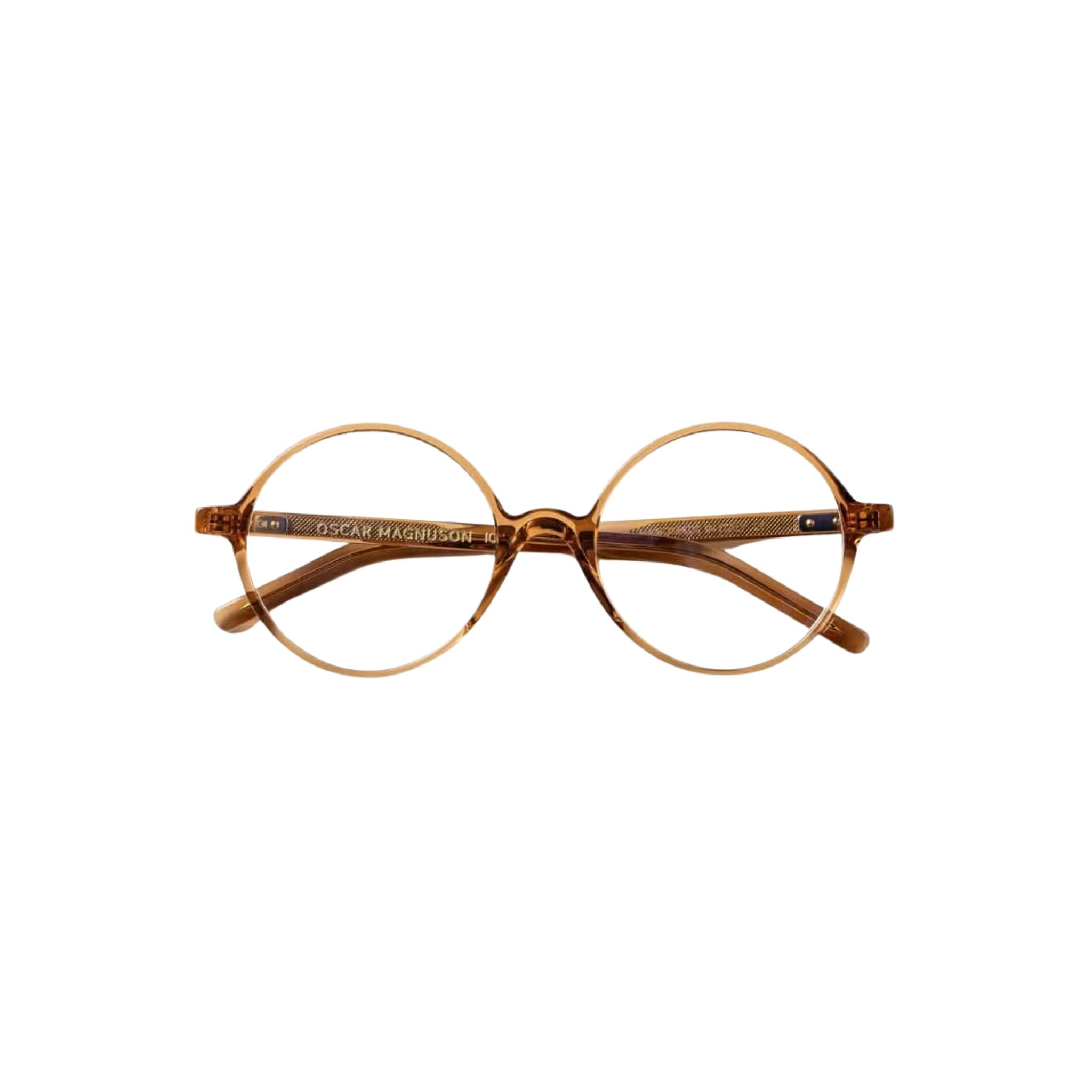 Brille IRIS 10th in Crystal Caramel von Oscar Magnuson – klassisches Panto-Design in limitied Edtion. Entdecken Sie dieses elegante Modell bei Brillen Schneider in München. 