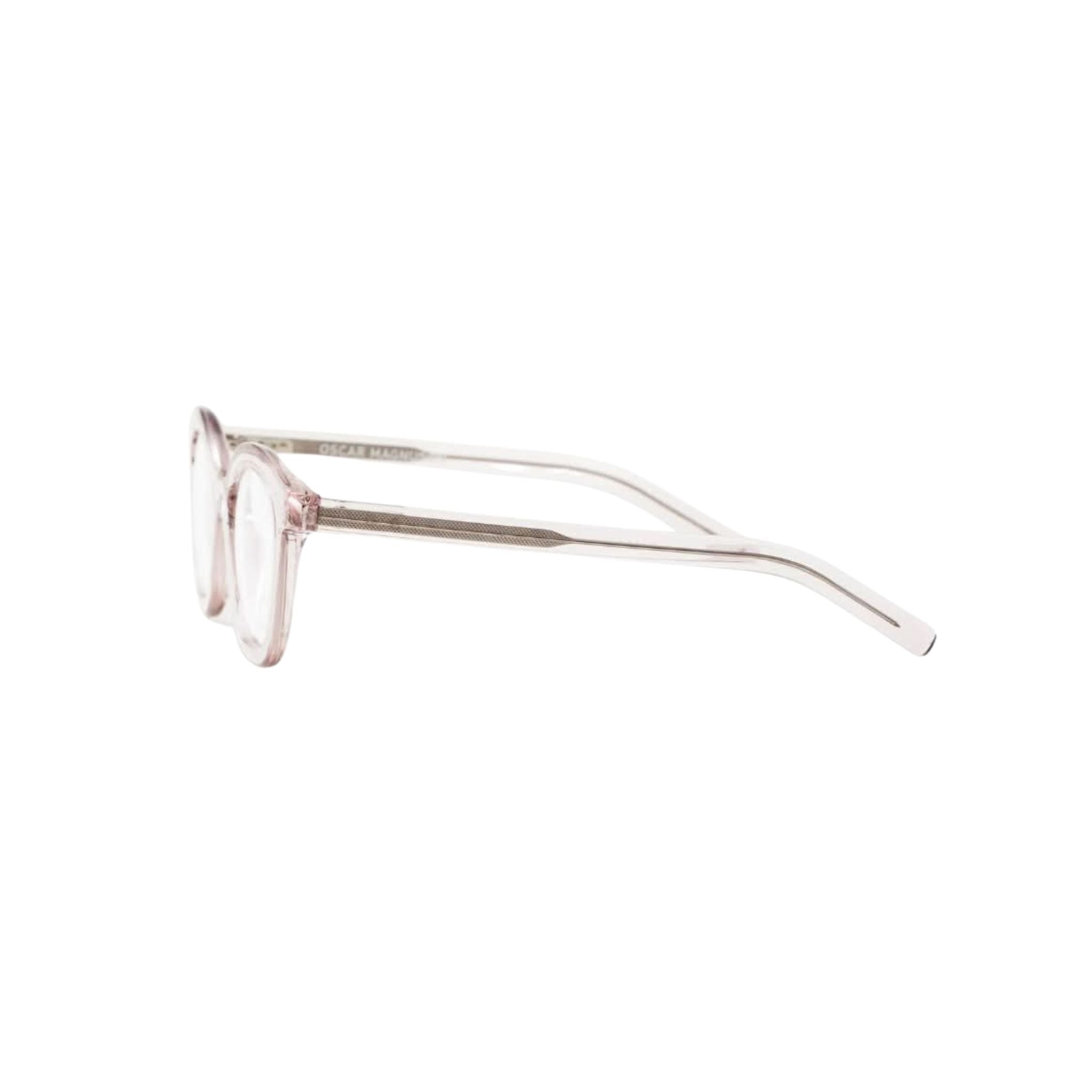 Eleganz pur mit der Brille Maggie von Oscar Magnuson in Clear Brown. Ein nachhaltiges Highlight, erhältlich bei Brillen Schneider in München.