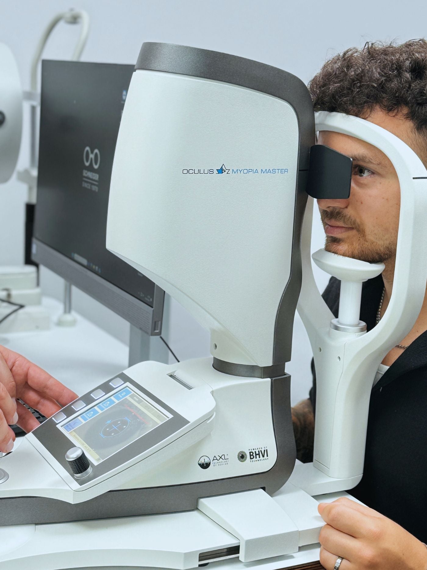 Sehtest und Augenanalyse bei Brillen Schneider & Optik Bartholomä in München – präzise Messung für bestes Sehen und individuelle Beratung