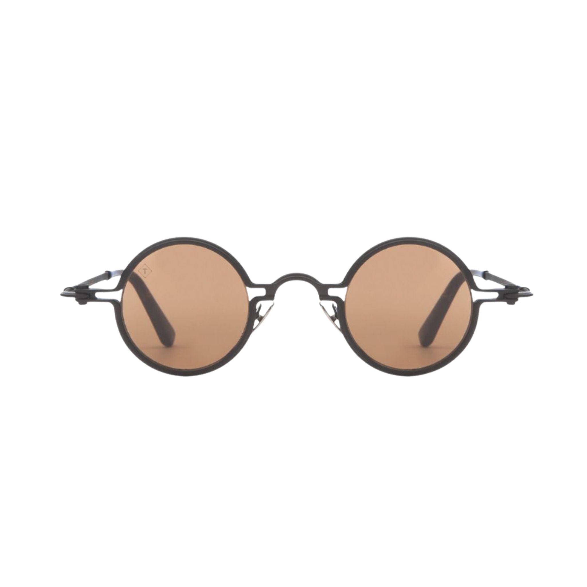 TAVAT Eyewear Atlas 40 Black Chrome Frontansicht – runde Sonnenbrille aus schwarzem Chrom mit braunen Gläsern -exklusiv in München