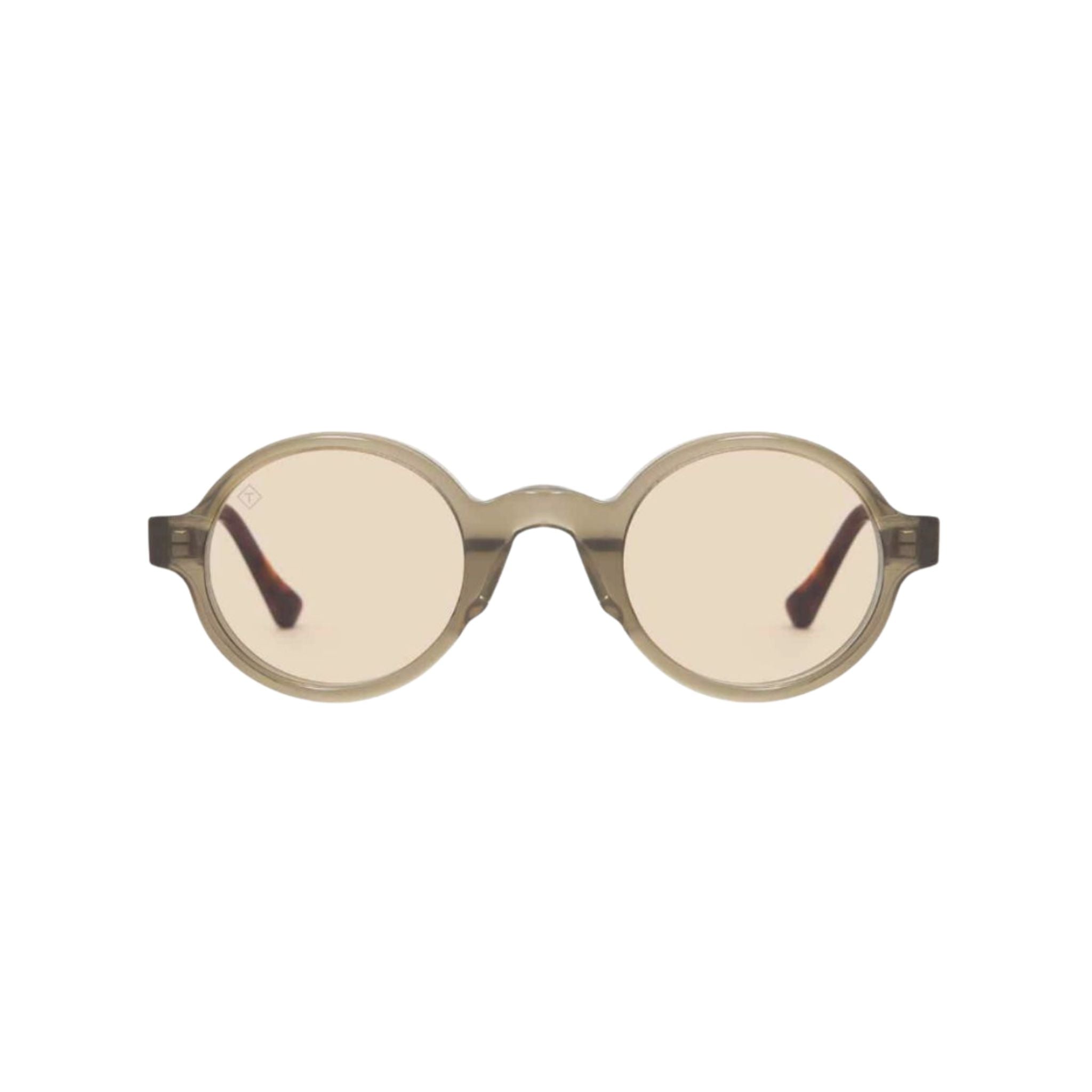 TAVAT Eyewear Compass S Moss Frontansicht – runde Designer-Sonnenbrille in transparentem Olivgrün aus italienischem Acetat Exklusiv in München