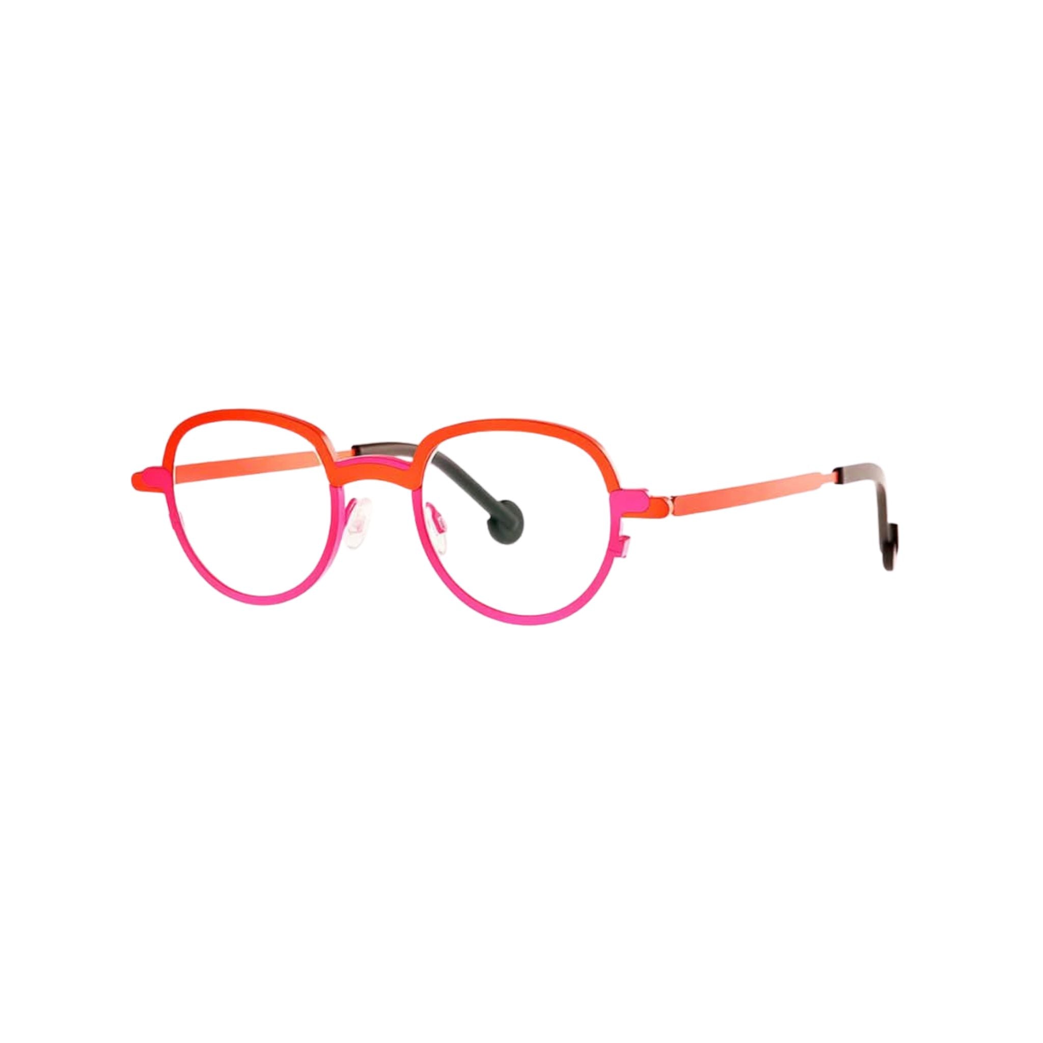 Die Designerbrille MONG KOK 487 Brille mit rotem Titan-Rahmen und bi-color Akzent in Pink von THEO EYEWEAR, abgebildet vor einem neutralen Hintergrund – erhältlich bei BRILLEN SCHNEIDER in München.