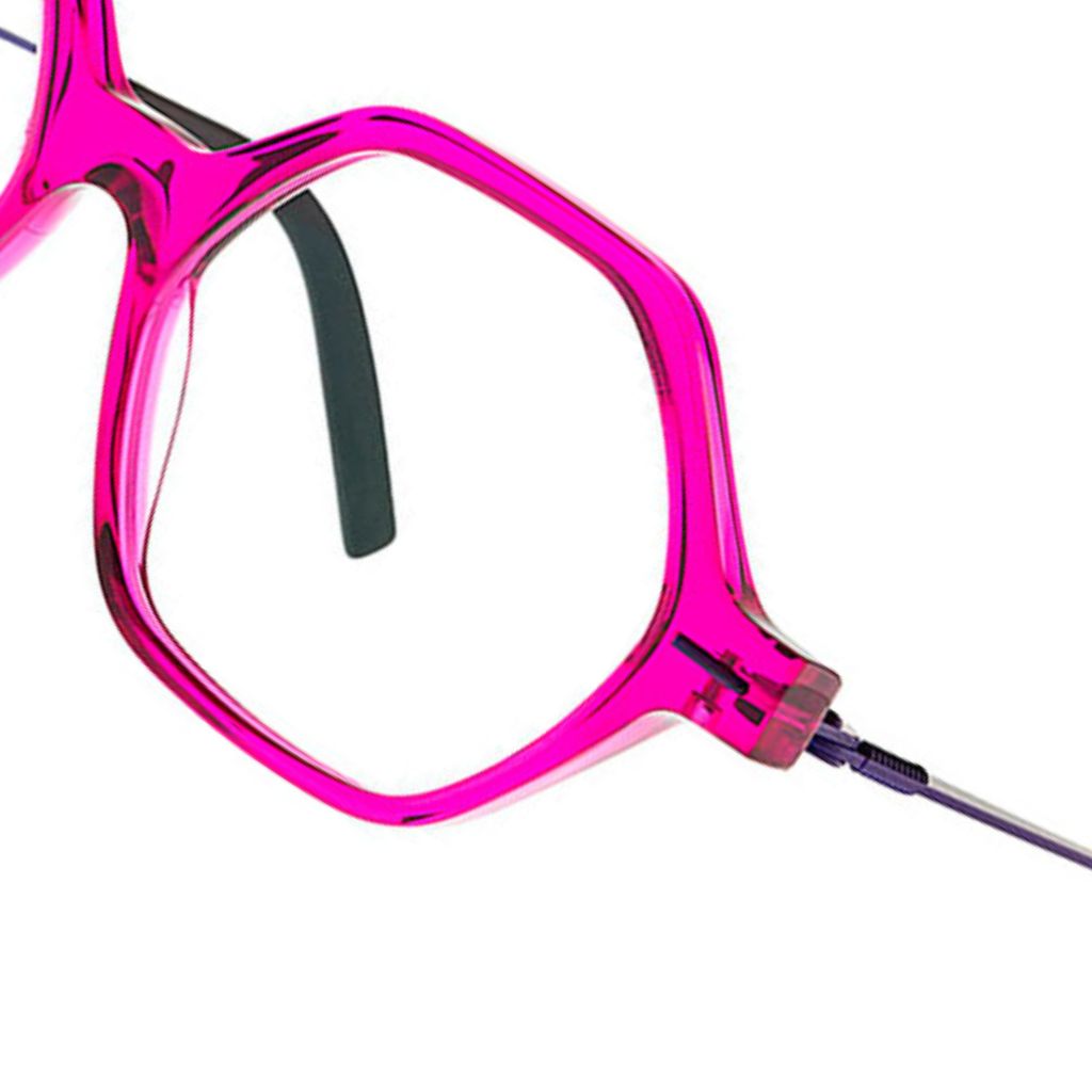 Detailaufnahme der Theo Kids Eyewear Kinderbrille Tantu 60  in pink/lila Design. Jetzt bei Brillen Schneider in München entdecken – leicht, bequem und strapazierfähig.