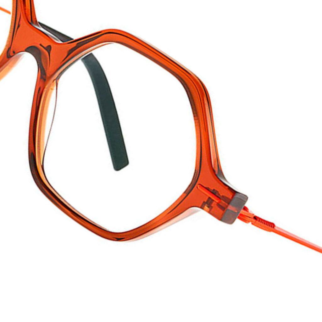 Detailaufnahme der Theo Kids Eyewear Tantu 68 Kinderbrille in transparentem Rot/Braun und Blau-Orange. Jetzt bei Brillen Schneider in München entdecken.