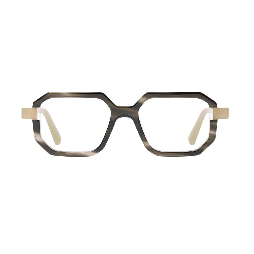 Frontansicht der Veronika Wildgruber PALMER 201 in Noisette – skulpturale Designerbrille aus Acetat mit klarer Geometrie bei Brillen Schneider München